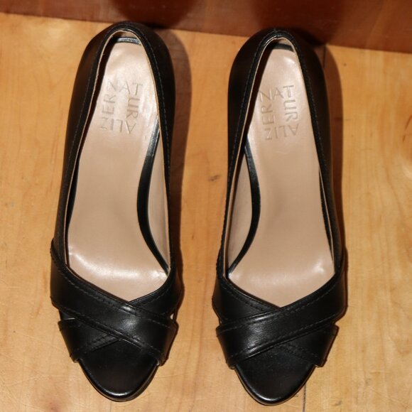 Naturalizer Odetta Black Leather Crisscross Peep Toe 4" Heels Sz 7 - Picture 2 of 10